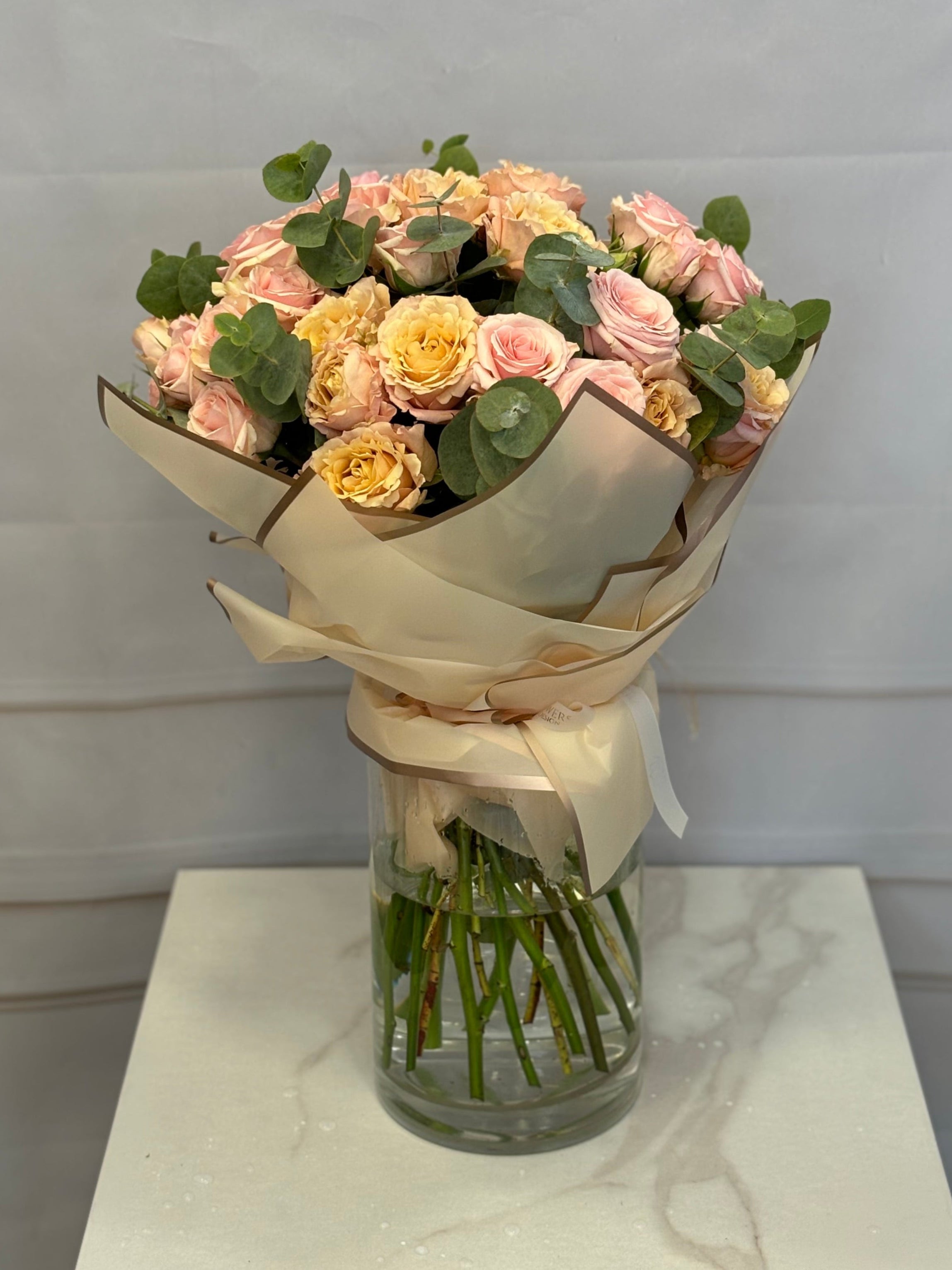 Нежност в прасковено и розово