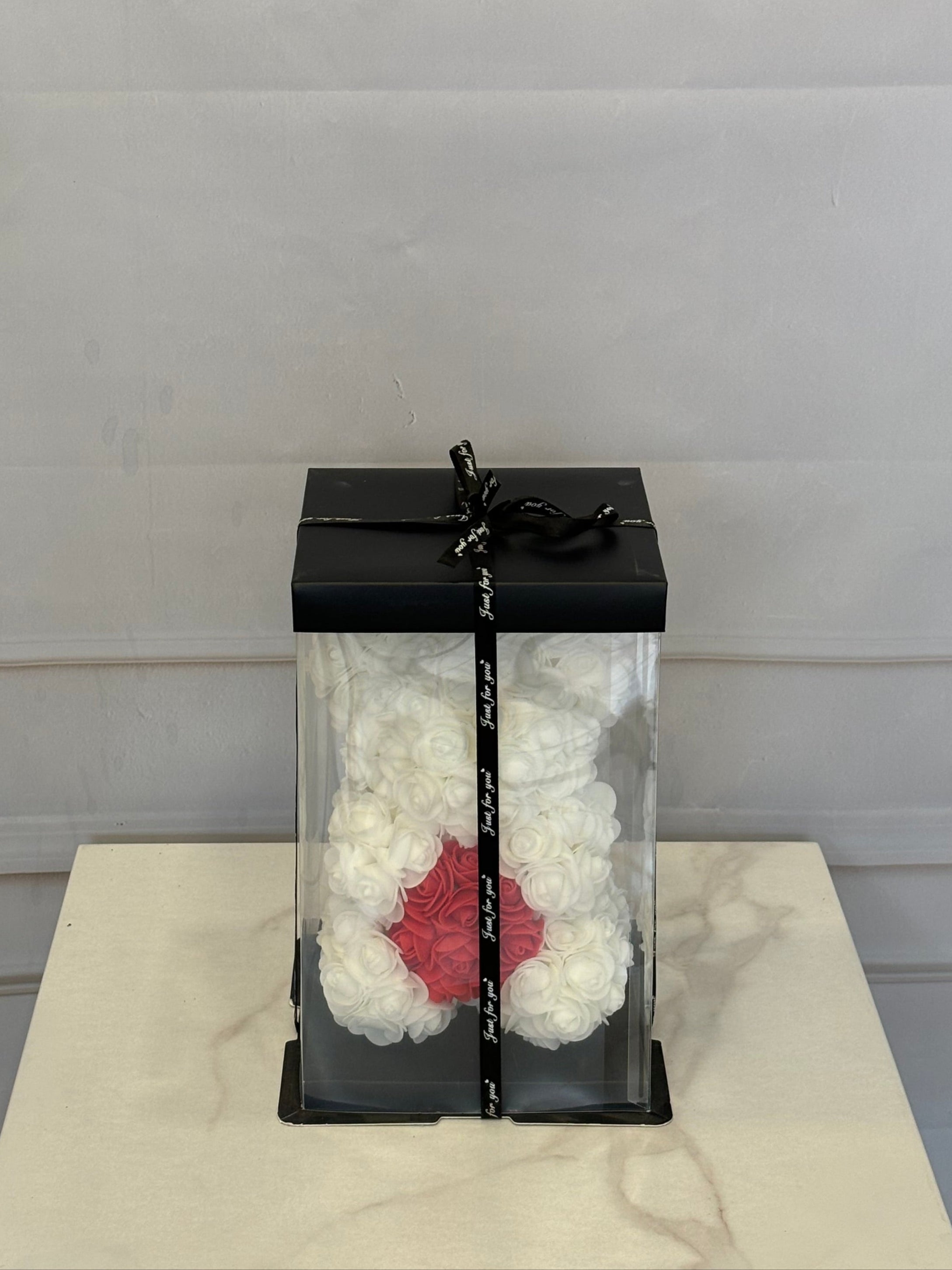 Бяло мече от рози